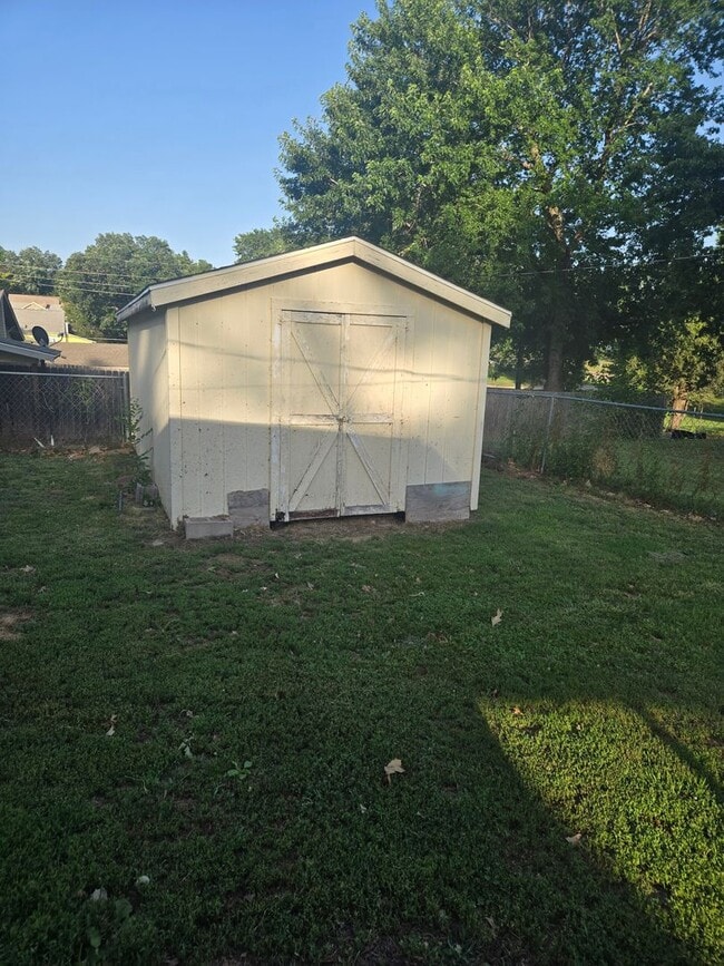 Building Photo - Remodeled 3-4 Br, 2 Bath Ranch style home, fenced in yard, garage, patio, full basement