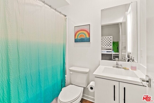 Building Photo - 3034 1/4 N Coolidge Ave