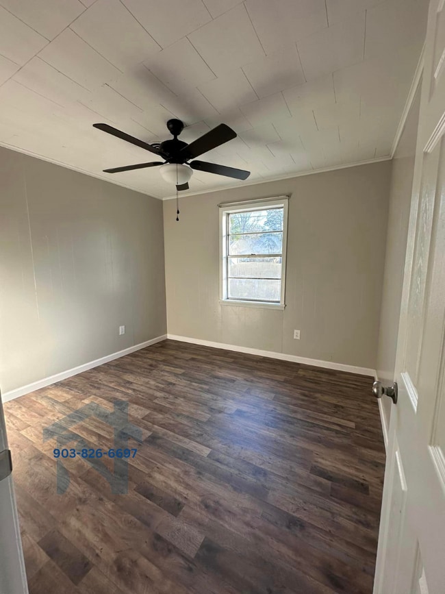 Building Photo - 102 S Wills St