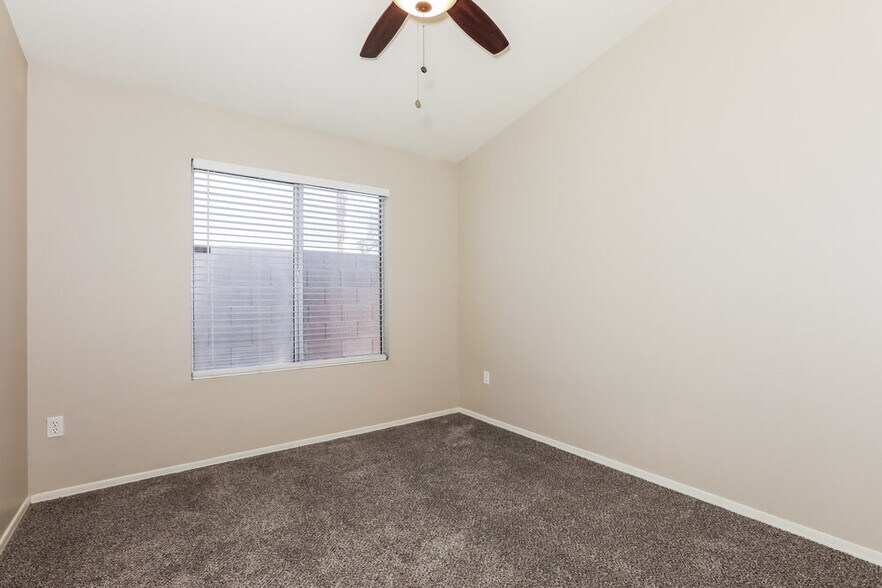 Building Photo - 867 E Morelos St