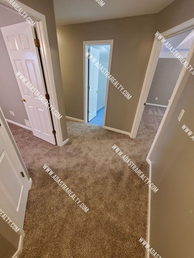 Building Photo - Gorgeous Blue Valley Home-Available in JULY!!