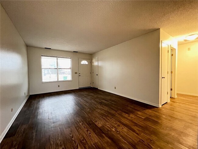 Building Photo - 2004 Horseshoe Dr