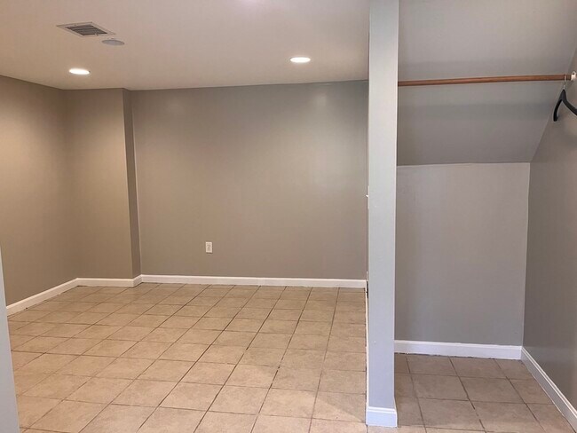 Building Photo - 1091 Mammoth Rd