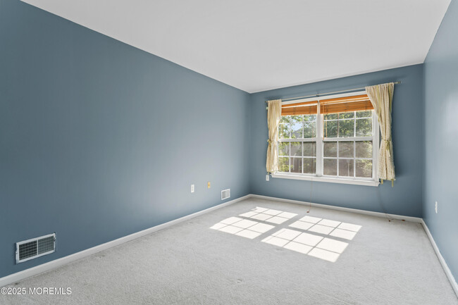 Building Photo - 5 Mulberry Ln