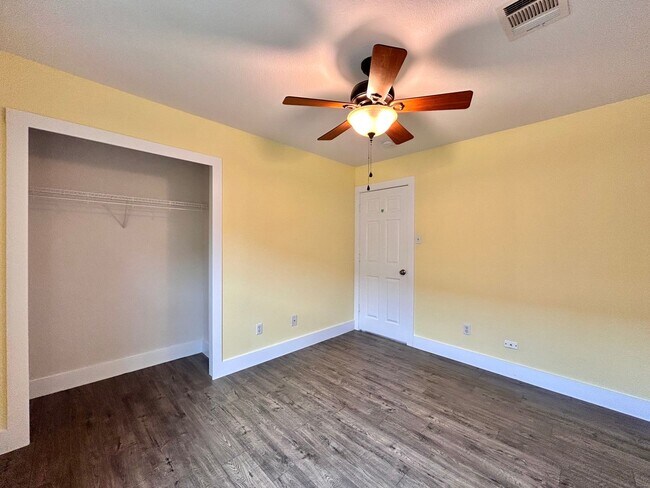 Building Photo - Modern 3/BR 2.5/BA Home with Patio & Balcony
