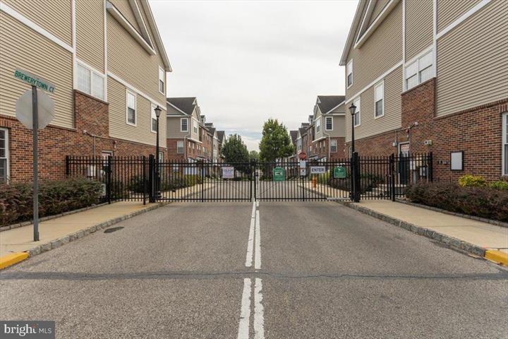 Gated community - 3152 W Master St