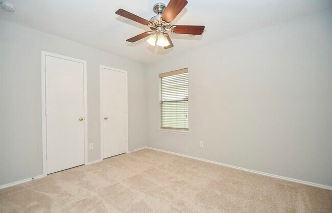 Building Photo - 24542 Lakecrest Village Dr