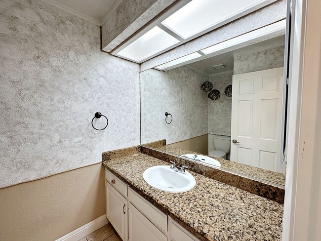 Building Photo - Green Valley Luxury Single Story: Pool, Putting Green, 4 Bedrooms, SOLAR!