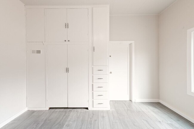 Building Photo - Beautifully Renovated 4-Bedroom Farmhouse on Large Corner Lot in the Heart of Sublimity - Water/S...