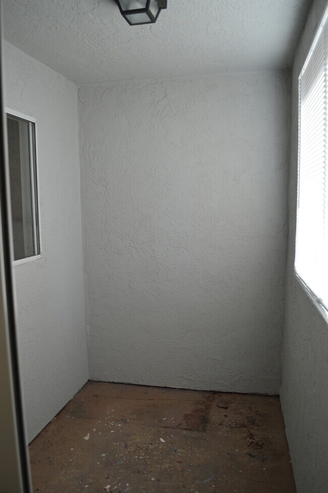 Building Photo - 621 D St