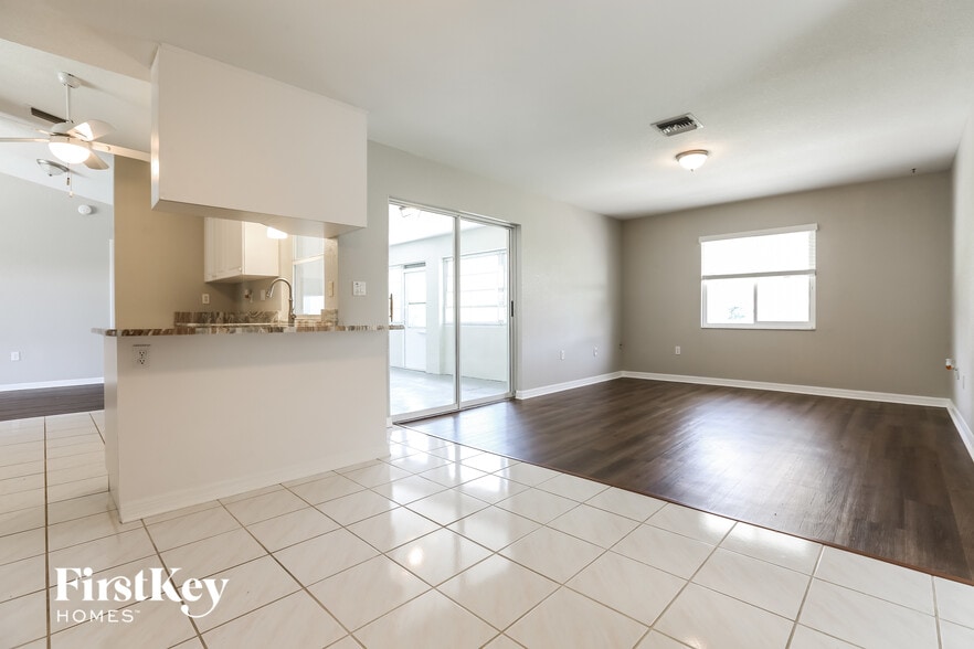 Building Photo - 1138 Presque Isle Dr