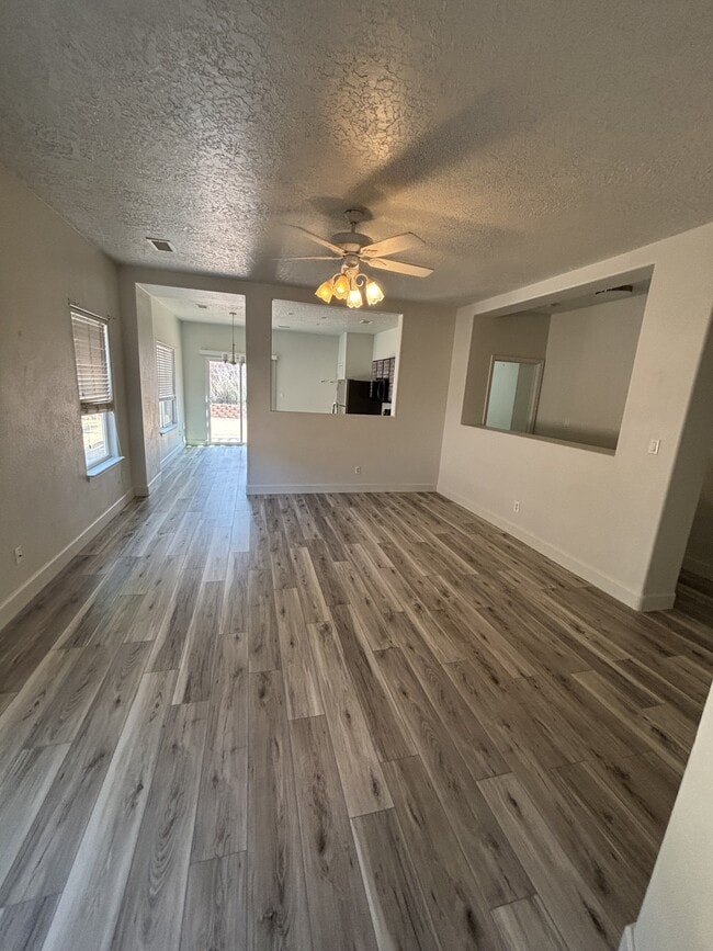Building Photo - 6601 Shiprock Dr NE