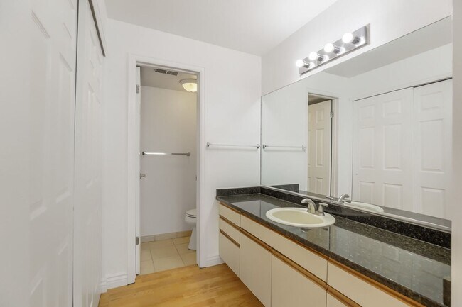 Building Photo - 2BD/2BA Condo in Can't beat Boulder Location!