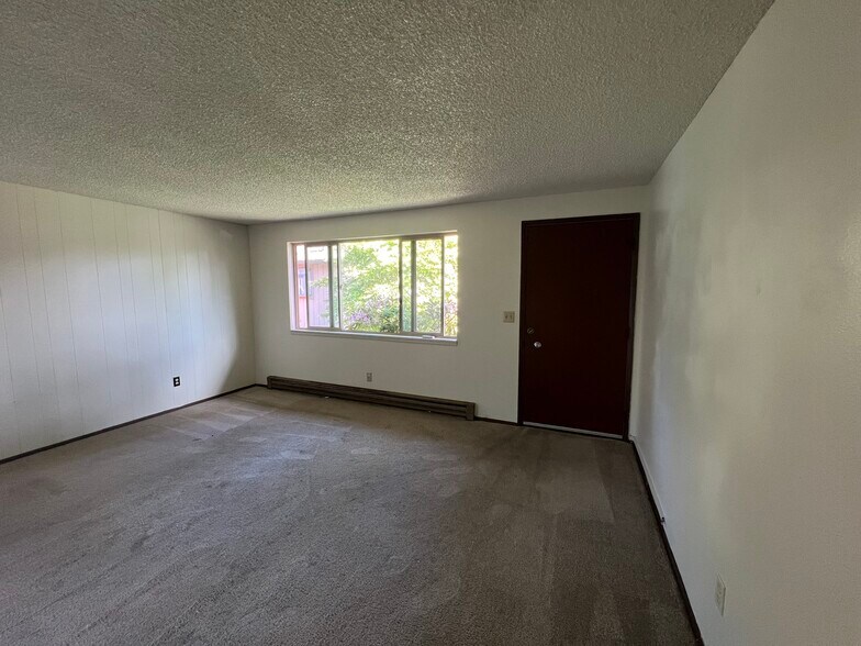 Building Photo - 1909 G St