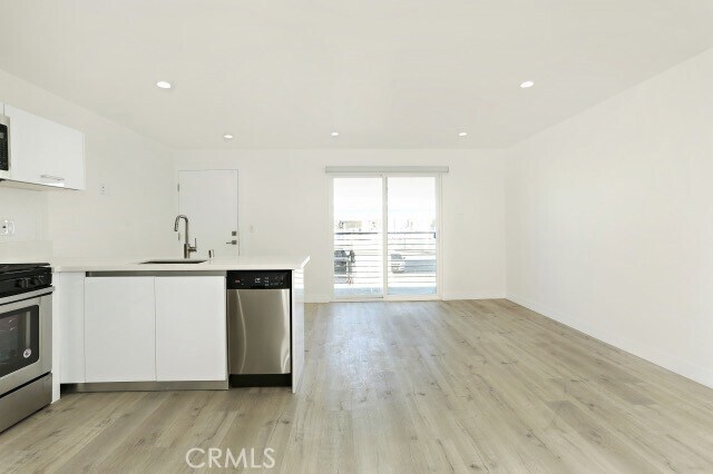 Building Photo - 6745 Laurel Canyon Blvd