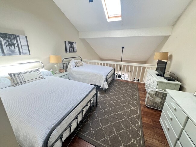 Building Photo - Walk to the Beach! Two-bedroom condo in Myrtle Beach. Adjacent to Beach Access!