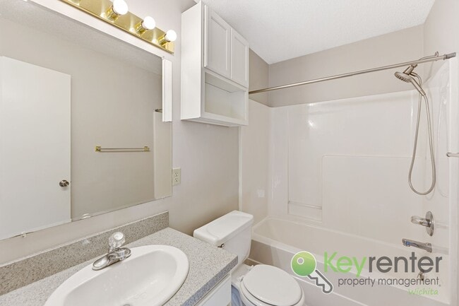 Building Photo - Stunning 3 Bed 2.5 Bath close to highways and shopping!