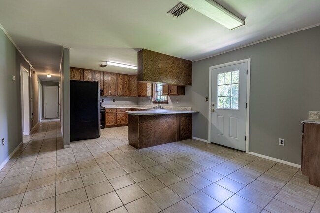 Building Photo - Charming Daphne 3 bedroom on County Road 6...