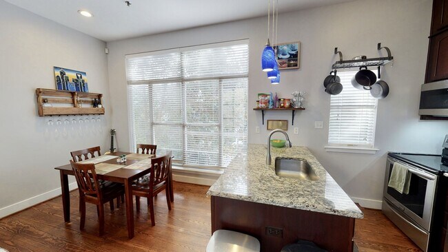 Building Photo - 2061 Atherton Heights Ln