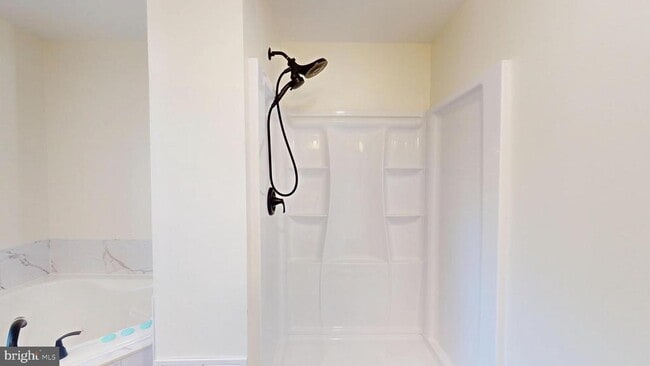 Building Photo - 40750 King Dr