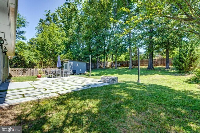 Building Photo - 7806 Jansen Dr