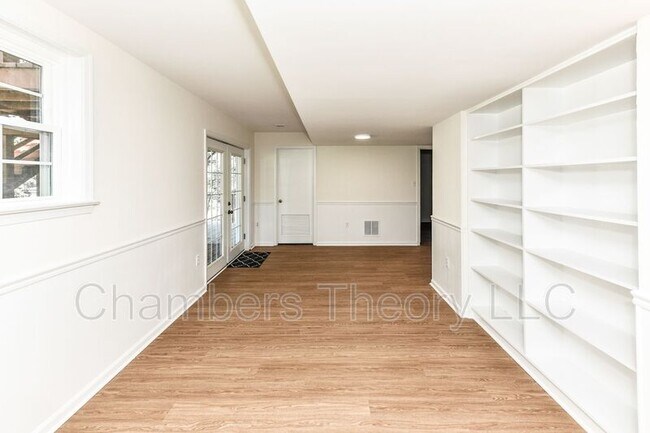 Building Photo - 5012 Sideburn Rd