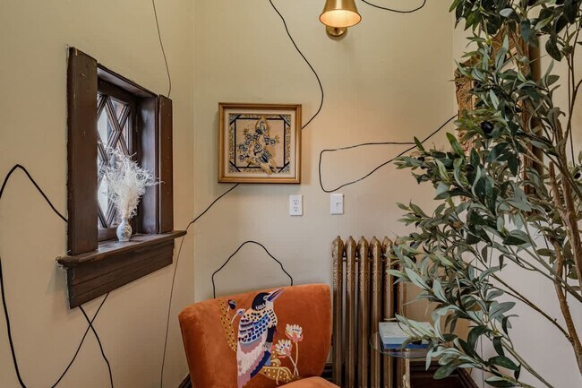 Building Photo - 258 W Market St