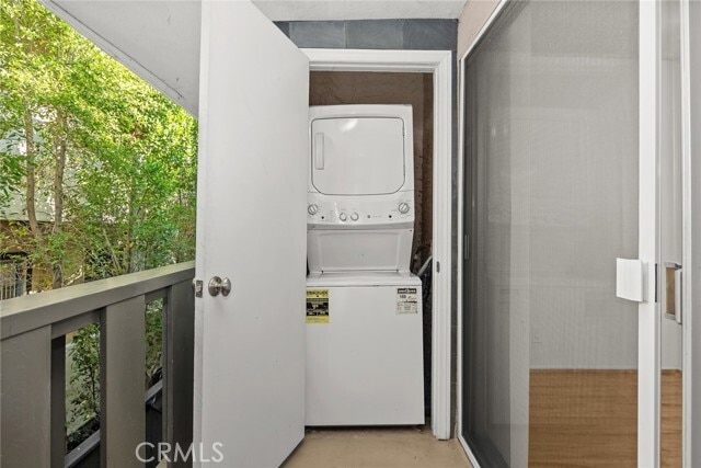 Building Photo - 231 S Catalina Ave