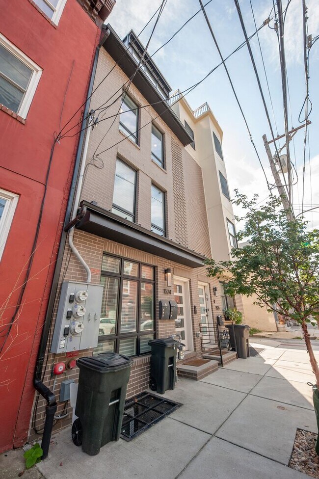 Building Photo - 1524 Catharine St