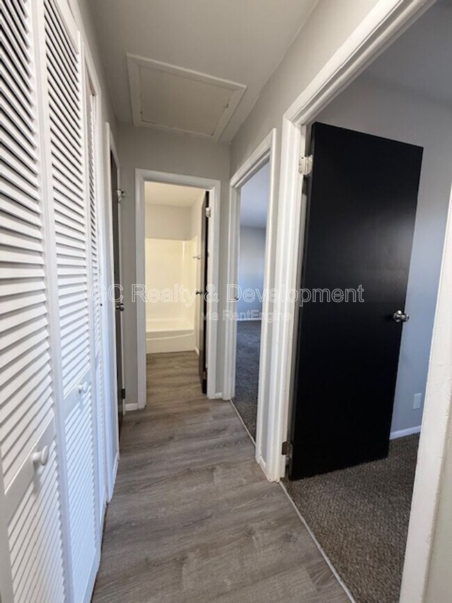 Building Photo - 229 Cedarwood Ave