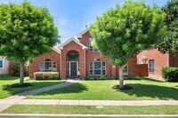 Building Photo - 9747 Hickory St