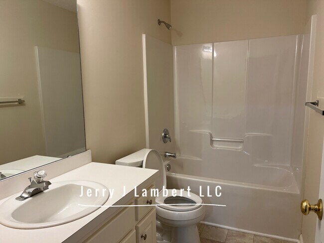 Building Photo - 106 Abram Way