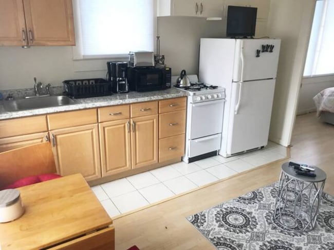 Building Photo - Pet-Friendly 1BR in Honolulu’s Kapahulu Ar...