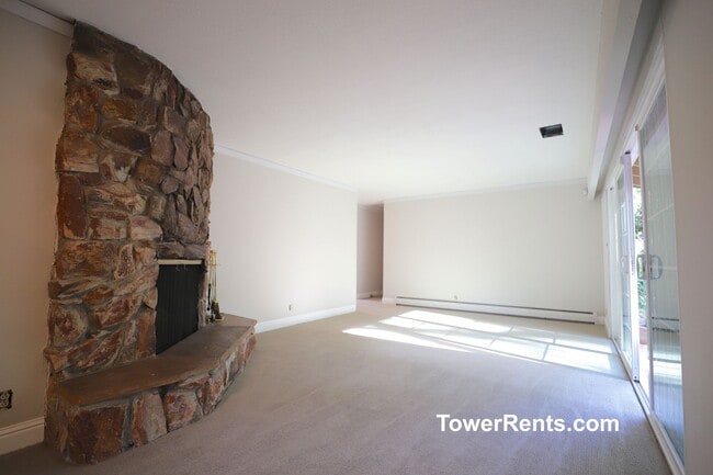 Building Photo - Santa Rosa: 3 bedroom, 2 1/2 bath Home wit...
