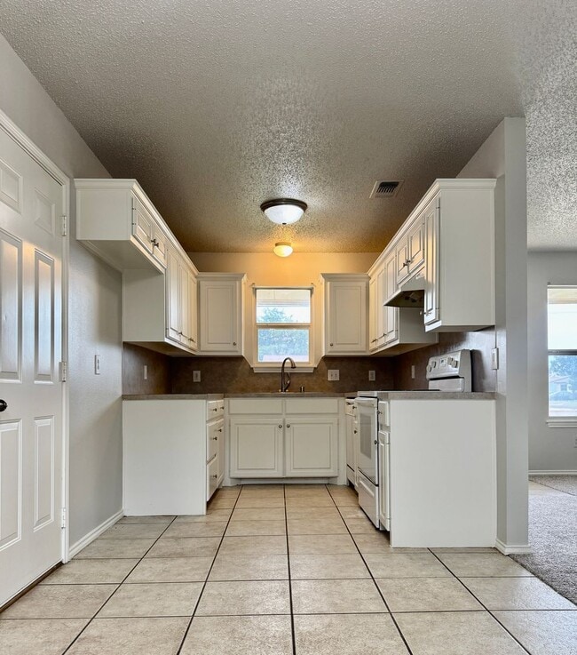 Building Photo - Adorable 2/1/1 Near Marsha Sharp!