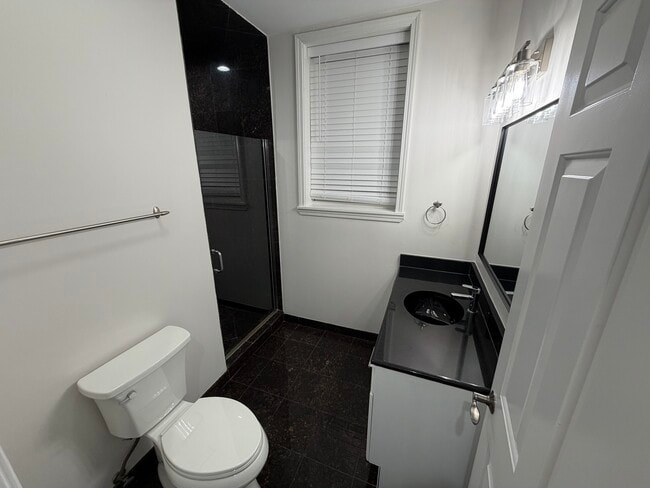 Building Photo - 1347 N Sedgwick St