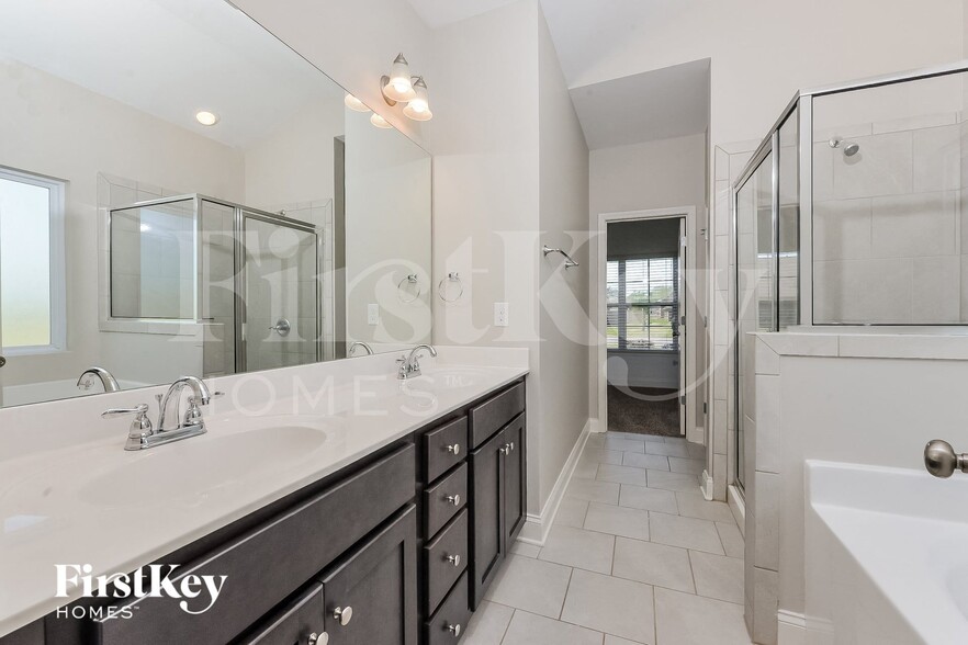 Building Photo - 5542 Bridle Way