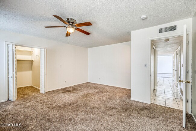Building Photo - 3008 Gaston Dr