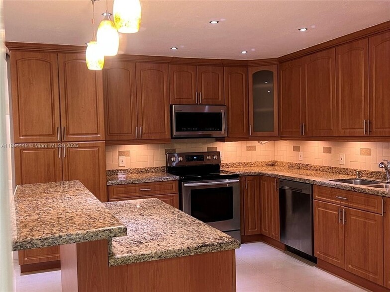 Primary Photo - 2510 NW 116th Terrace