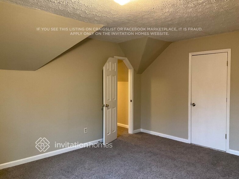 Building Photo - 2355 Huntington Dr