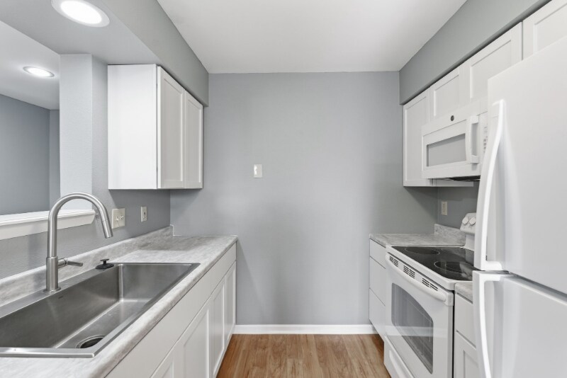 Building Photo - 1450 S Webb Rd