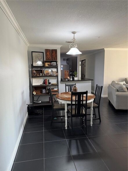 Building Photo - 1950 Summer Club Dr