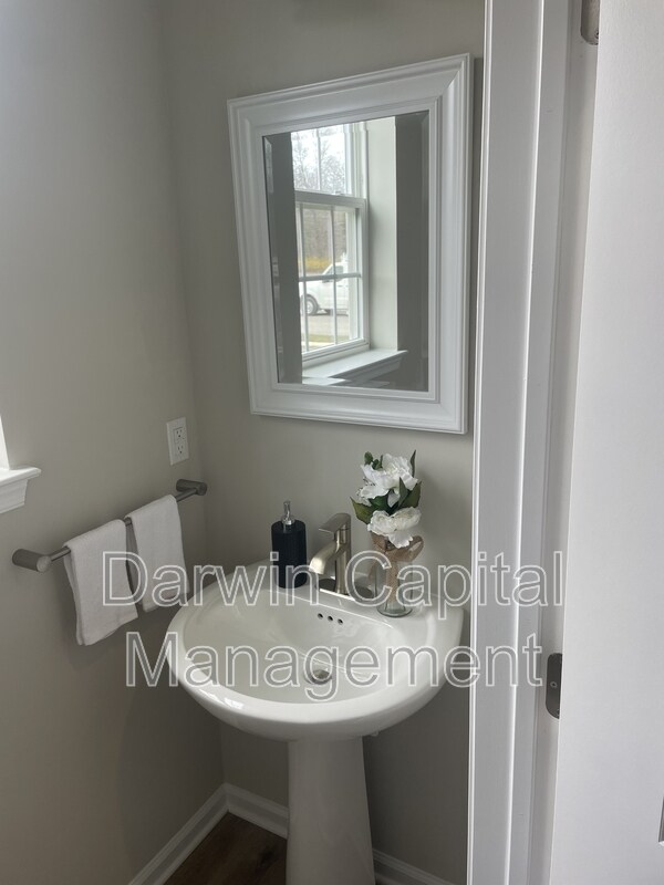 Building Photo - 996 Woodview Ct