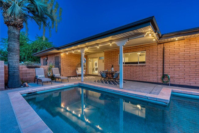 Building Photo - Fully furnished Tempe home with gorgeous b...