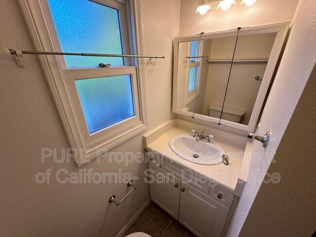 Building Photo - 405 N Juniper St