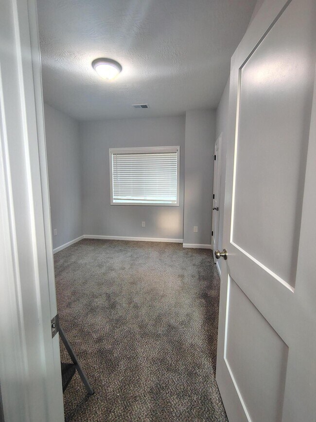 Building Photo - 1061B Pinecrest Ave NW