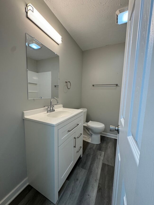 Building Photo - 951 N Bradley Ave