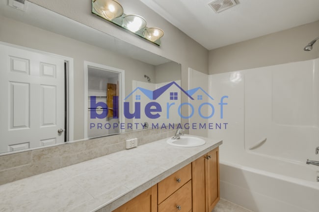 Building Photo - 17033 SW Red Leaf Pl