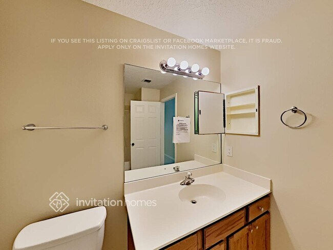 Building Photo - 3321 SW Savona Blvd