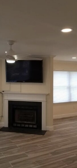 Working Wood Fireplace with Flatscreen - 18 Mallard Dr